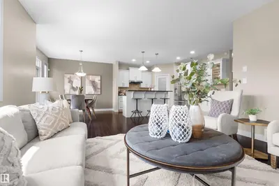 Interior photo 4 of 843 ARMITAGE WD SW