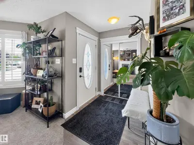Interior photo 1 of 423 SUMMERTON CR