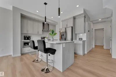 Interior photo 4 of 4855 HAWTHORN BN SW