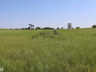 Interior photo 4 of Twp. Rd. 572 Hwy 33