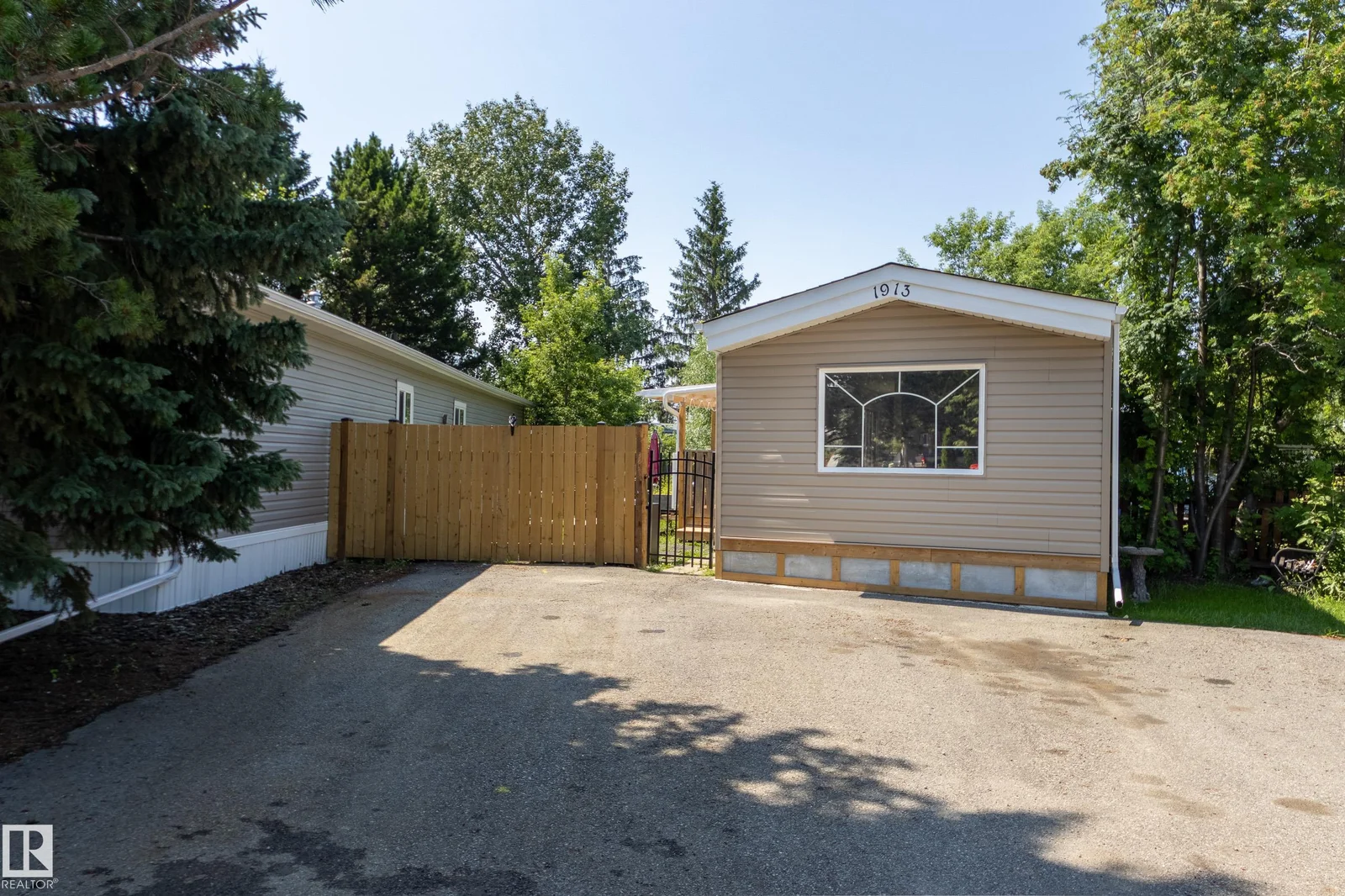 1913 West Royal WY NW NW, Edmonton - 2 bedroom Single Family Residence for sale