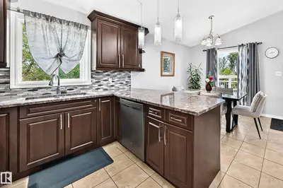 Interior photo 2 of 251 DUNVEGAN RD NW
