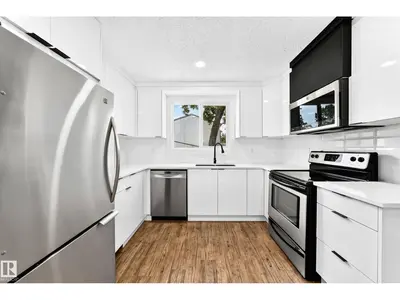 Photo 4 of 3119 144 AV NW