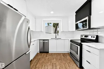 Interior photo 4 of 3119 144 AV NW