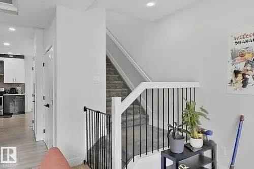 1719 26A ST NW, Edmonton - $589,999