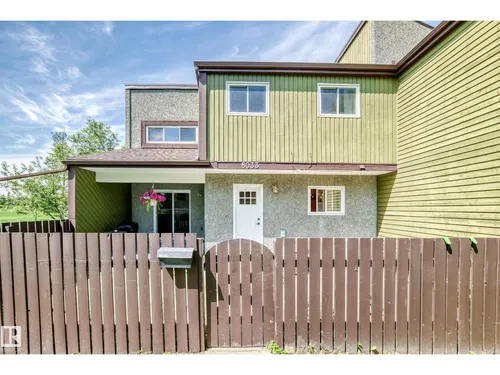 8033 27 AV NW, Edmonton - $239,900