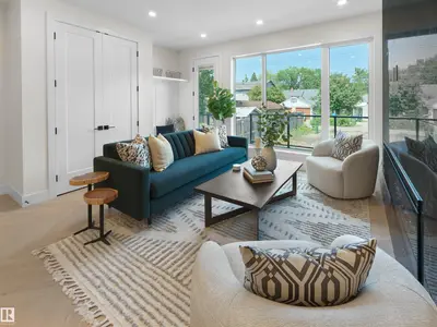 Interior photo 4 of 8136 77 AV NW