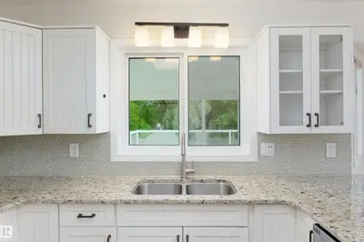 Interior photo 3 of 5407 60 Ave