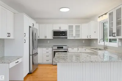 Interior photo 2 of 5407 60 Ave