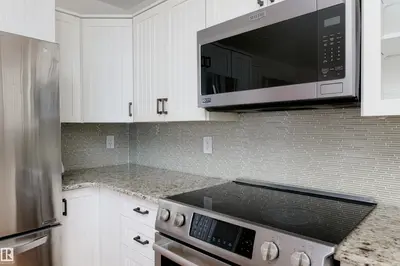 Interior photo 4 of 5407 60 Ave