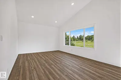 Interior photo 4 of 4804 53 AV