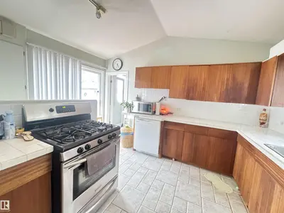 Interior photo 2 of 5224 50 AV