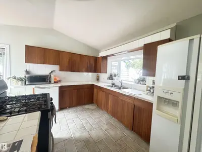 Interior photo 3 of 5224 50 AV