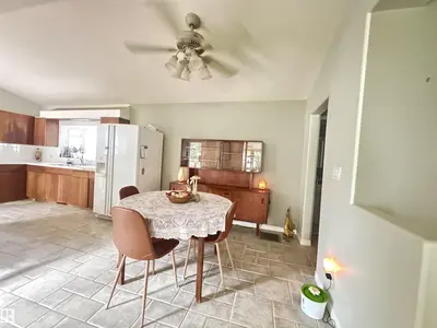 Interior photo 4 of 5224 50 AV