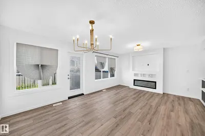 Interior photo 4 of #4 905 172 ST SW