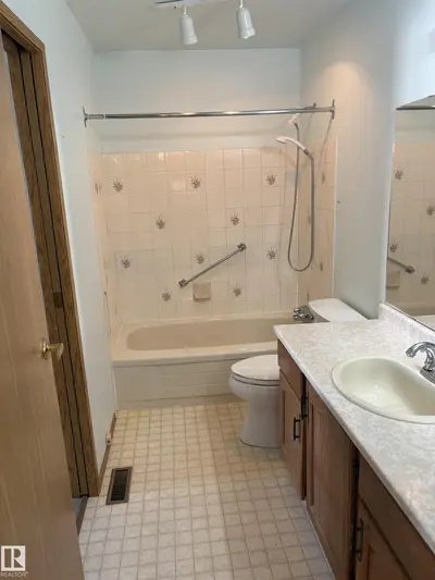 Interior photo 4 of 17520 CALLINGWOOD RD NW NW