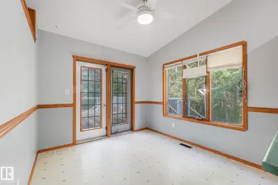 Interior photo 3 of 2022 PARKLAND DR