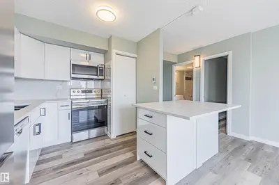 Interior photo 2 of #1705 10150 117 ST NW