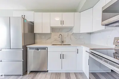 Interior photo 3 of #1705 10150 117 ST NW