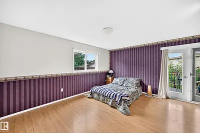 Interior photo 2 of 1116 39 ST NW