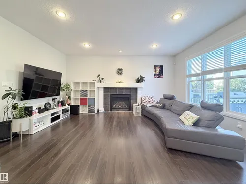 5876 168 AV NW, Edmonton - $629,000