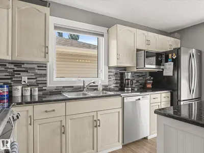 Interior photo 4 of 5552 190A ST NW