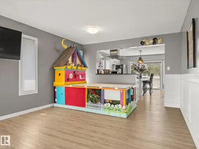 Interior photo 2 of 5552 190A ST NW