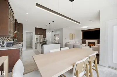 Interior photo 4 of 1024 ARMITAGE CR SW