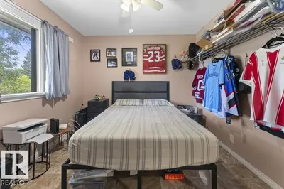 Interior photo 4 of 5201 58 ST