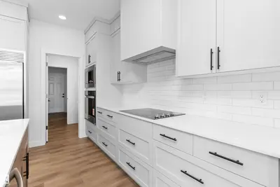 Interior photo 2 of 2224 5 AV NW