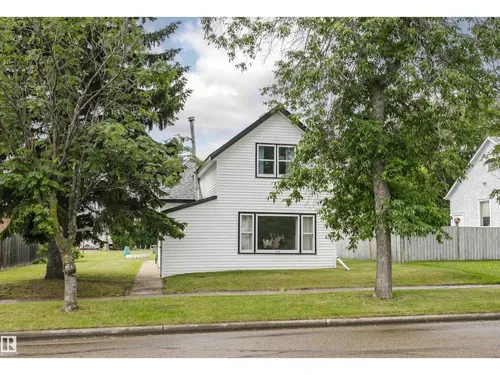 10105 98 AV, Morinville - $239,900