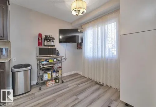 5451 HILL VIEW CR NW, Edmonton - $244,800