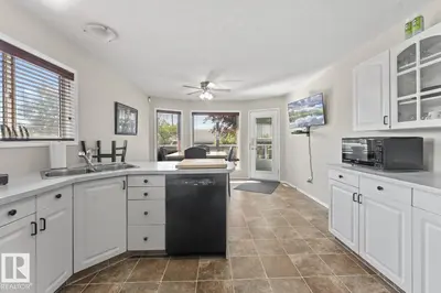 Interior photo 3 of 1303 5 AV