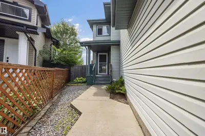Interior photo 4 of 214 HYNDMAN CR NW