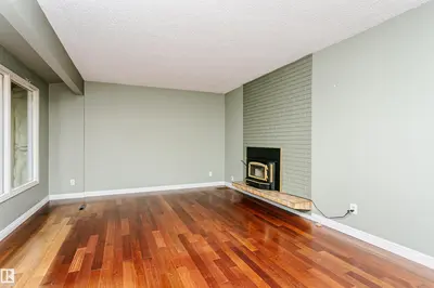 Interior photo 4 of 