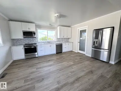 Interior photo 4 of 4813 56 AV
