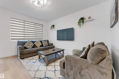 Interior photo 2 of 1647 13 ST NW