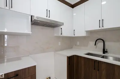 Interior photo 4 of 715 30 ST SW