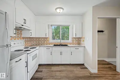 Interior photo 2 of 2911 83 ST NW