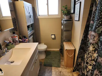 Interior photo 4 of 4806 52 AV