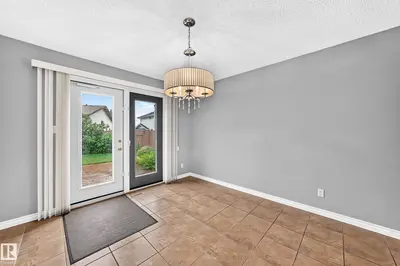 Interior photo 2 of 640 WARWICK RD NW