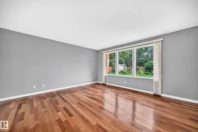 Interior photo 4 of 640 WARWICK RD NW