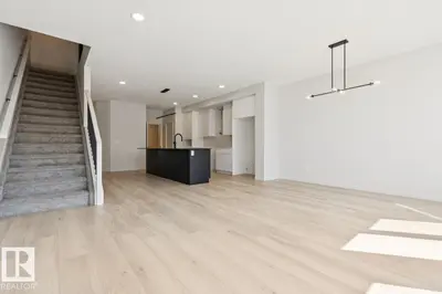 Interior photo 4 of 436 30 ST SW