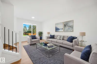 Photo 2 of 11307 46 AV NW