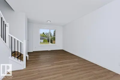 Photo 4 of 11307 46 AV NW