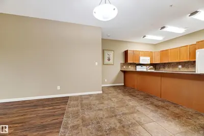 Interior photo 2 of #425 400 PALISADES WY