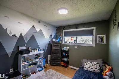 Interior photo 4 of 5017 55 Ave