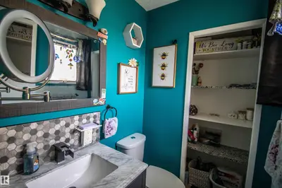 Interior photo 3 of 5017 55 Ave