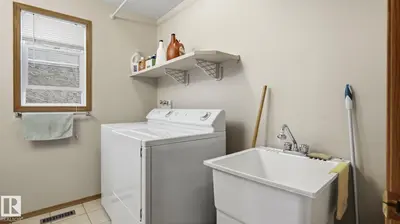 Interior photo 3 of 125 DECHENE RD NW