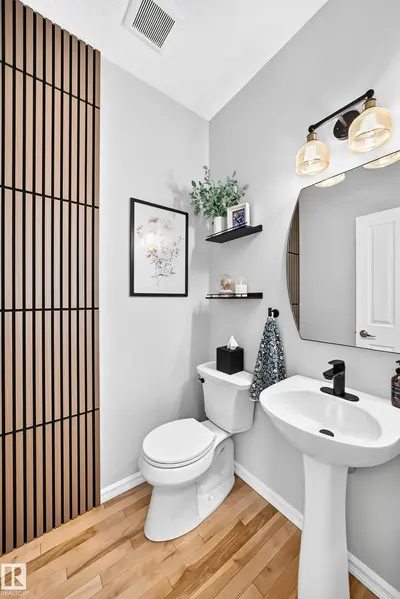 Interior photo 4 of 823 77 ST SW SW